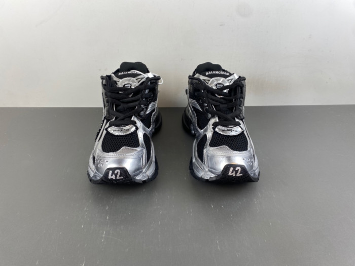 SNEAKER RUNNER 53