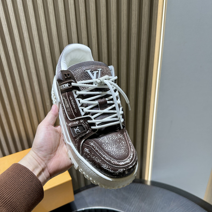 LV snekaers 247
