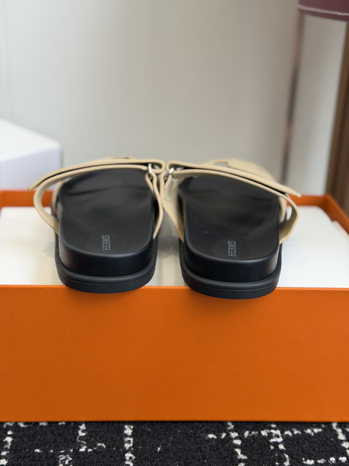 H**me5 Sandal 65