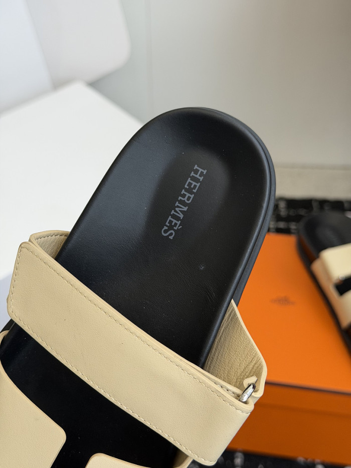 H**me5 Sandal 65