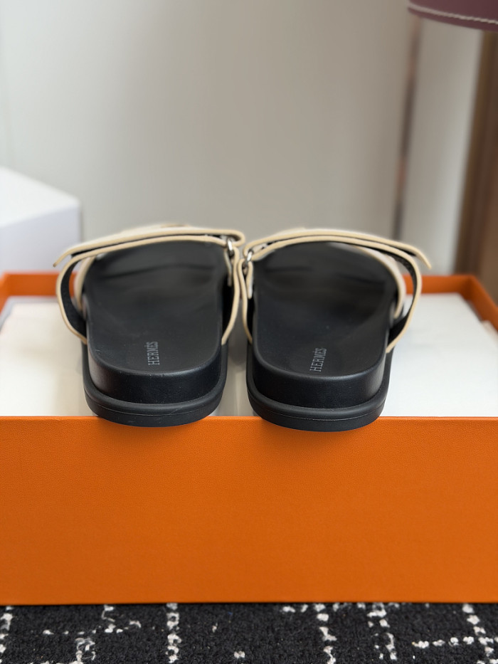 H**me5 Sandal 77
