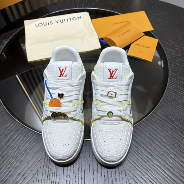 LV snekaers 237