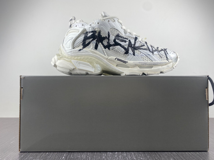 sneaker runner 202301051