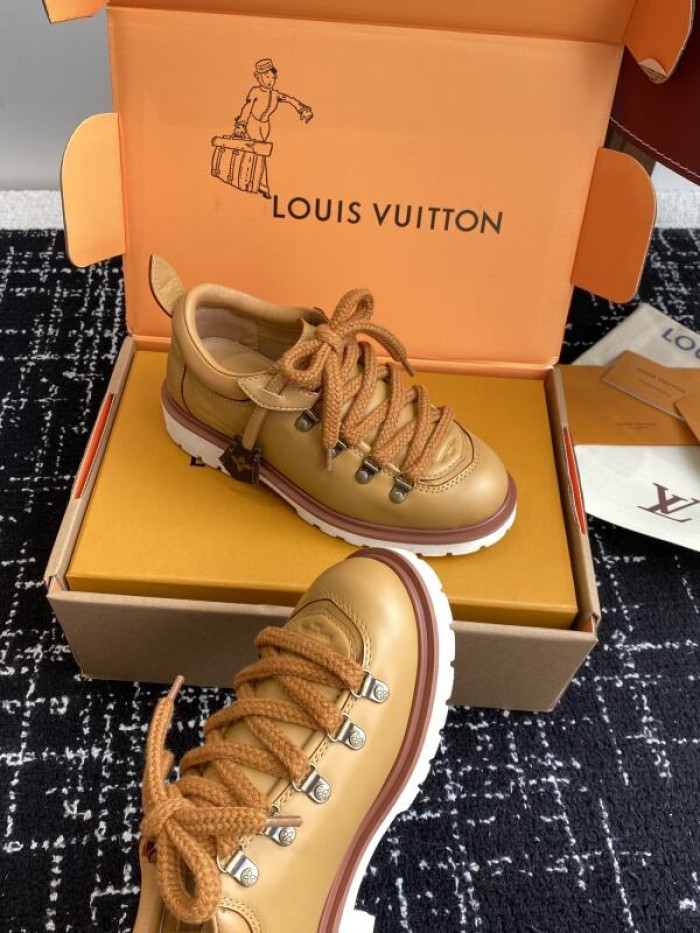 LV snekaers 223