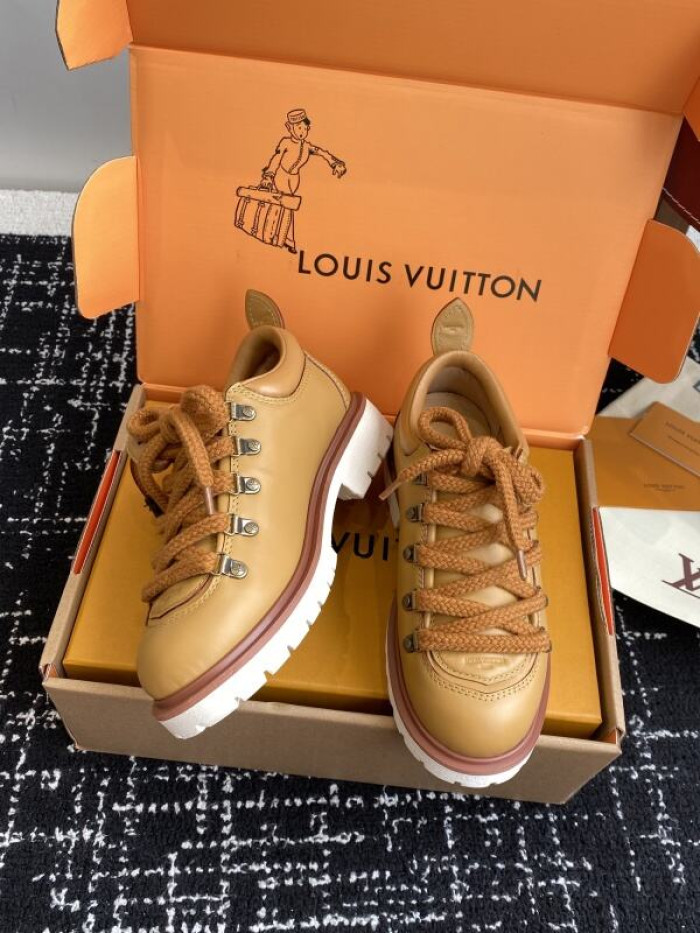 LV snekaers 223