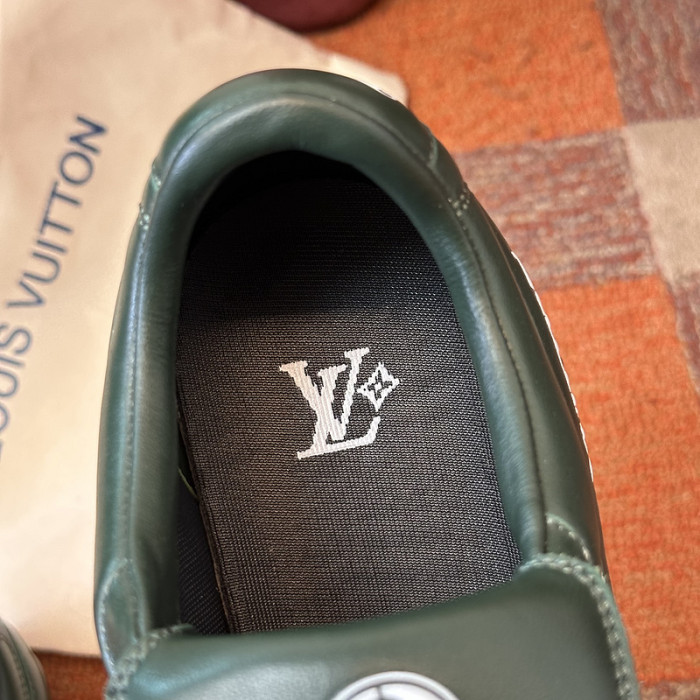 LV snekaers 130