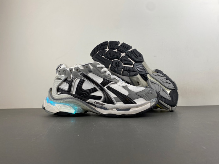 SNEAKER RUNNER 52