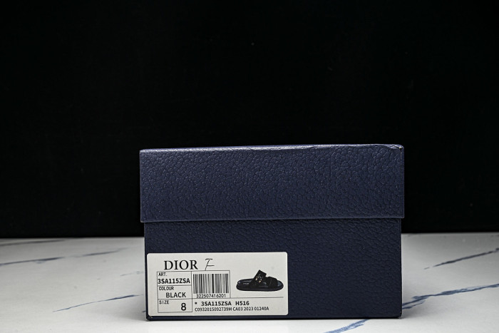 D10r SANDAL 17
