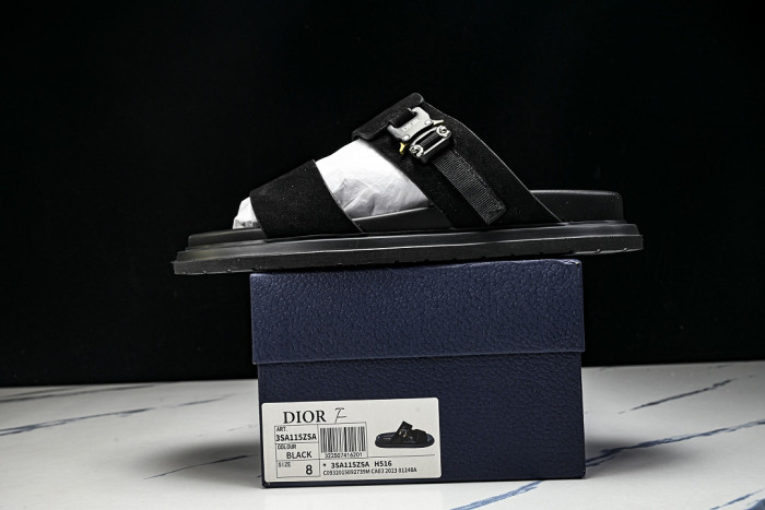 D10r SANDAL 17