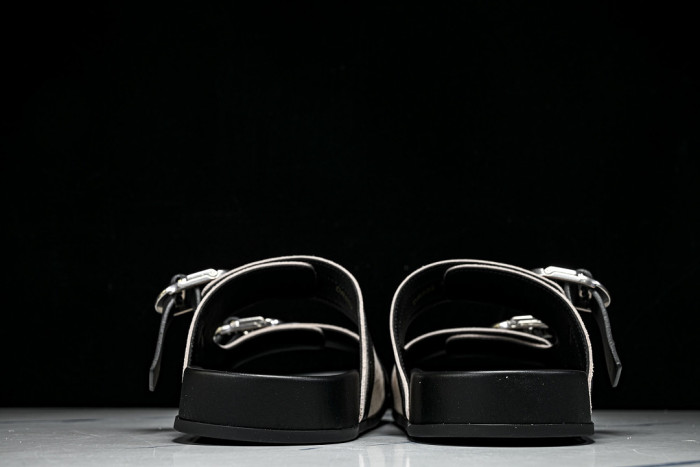 D10r SANDAL 15
