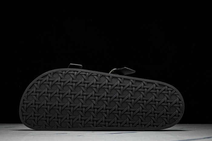 D10r SANDAL 15