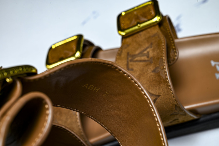 L&V sandal 102