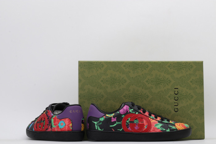 G*u*i* trainer sneaker66