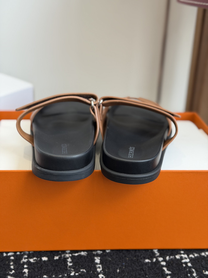 H**me5 Sandal 62