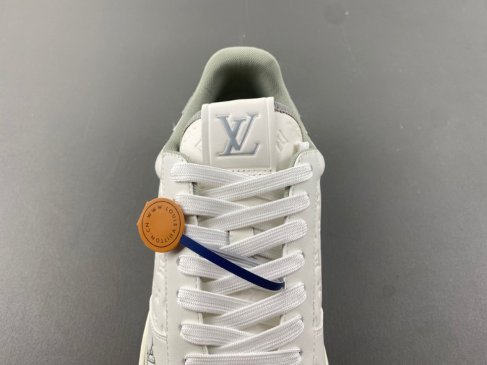 LV snekaers 210
