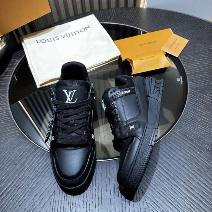 LV snekaers 212