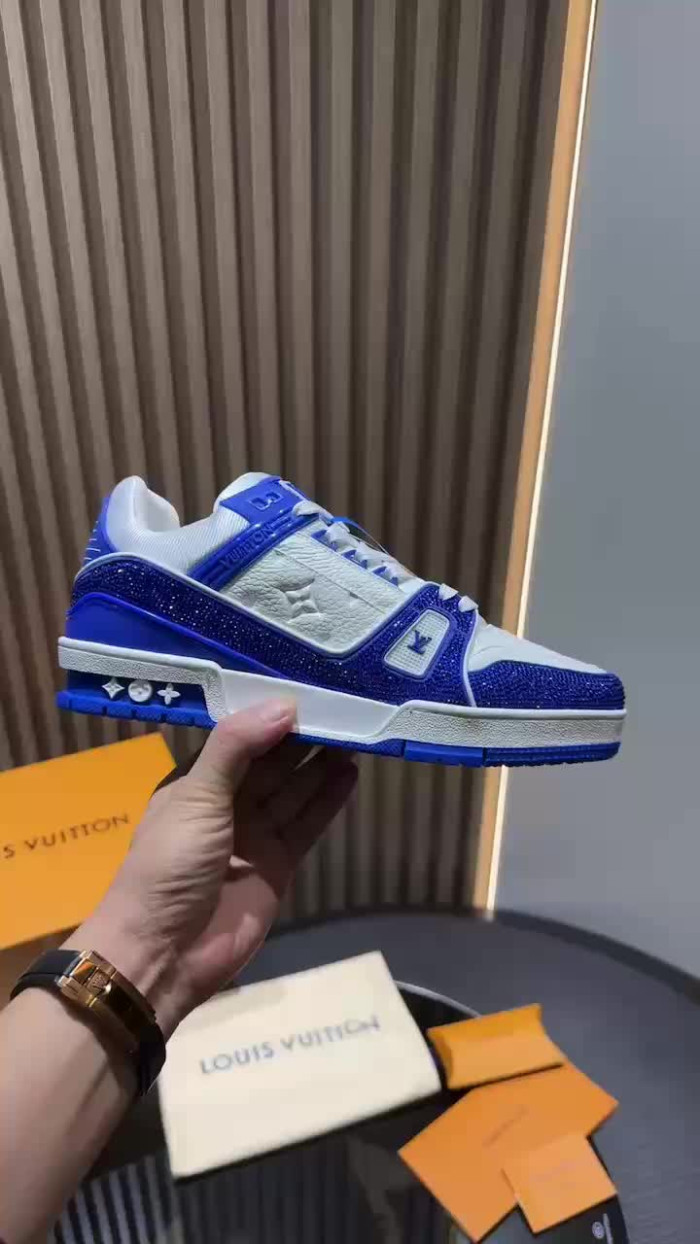 LV snekaers 123