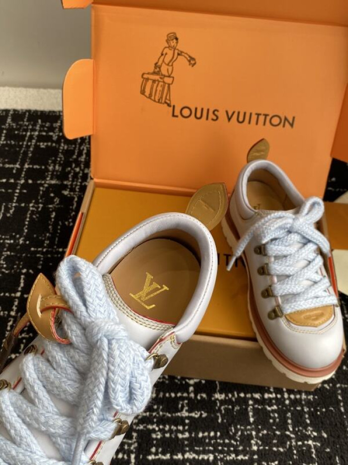 LV snekaers 228