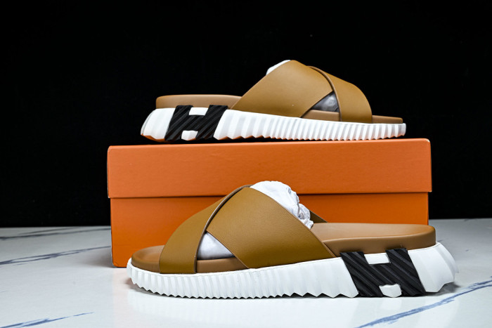 H**me5 Sandal 38