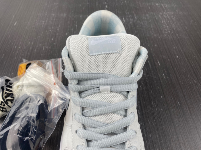 nike sb dunk low white lobster (friends and family)- fd8776-100