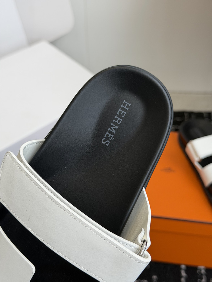 H**me5 Sandal 68