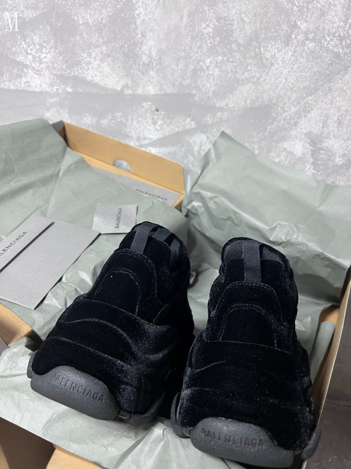 BALENCIAGA TRIPLES 17