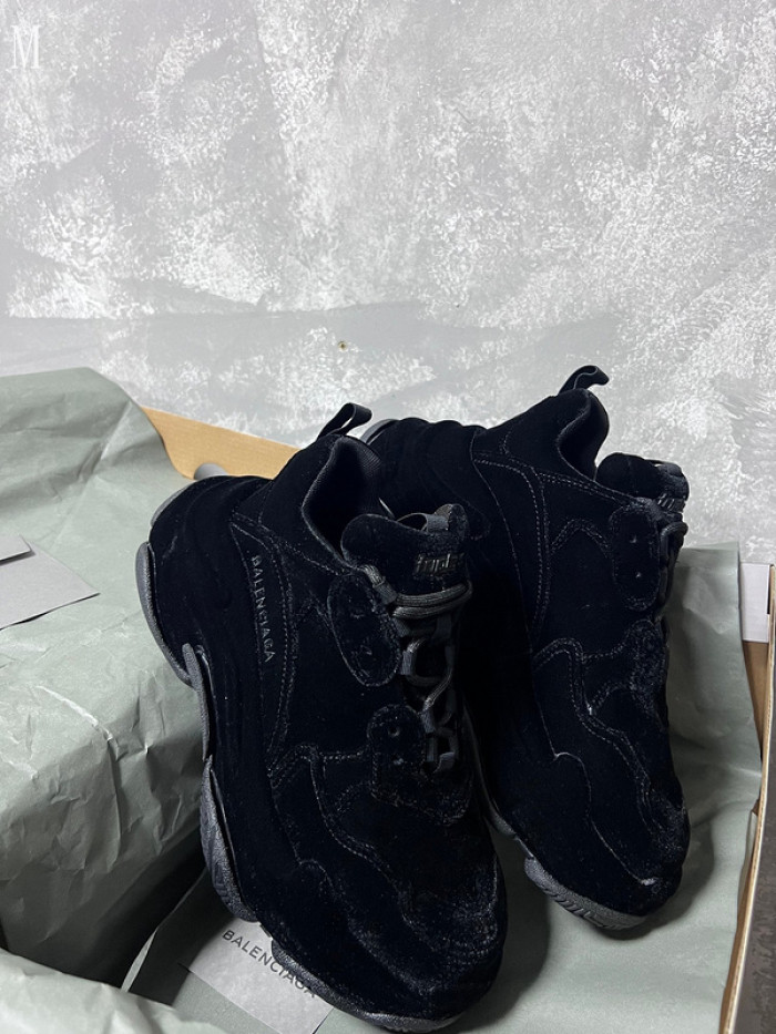 BALENCIAGA TRIPLES 17