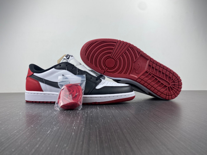 air jordan 1 low og “black toe” white/ black-varsity red 555088 125