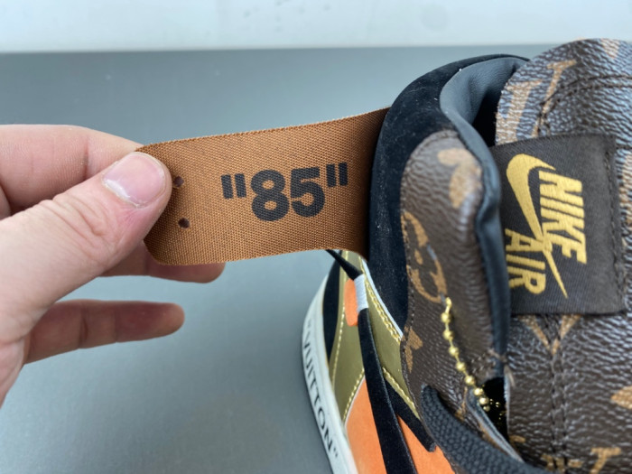 OFF-WHITE x Air Jordan 1 LV-554724-555