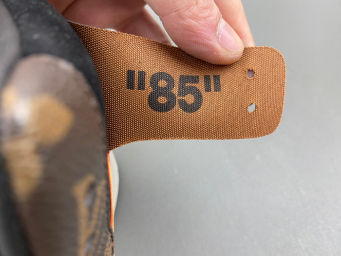 OFF-WHITE x Air Jordan 1 LV-554724-555